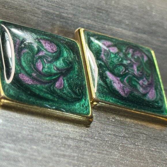 🎭 Dorothy’s Drama Swirl Earrings | Vintage Green & Purple Enamel | Pierced Post - Picture 1 of 3